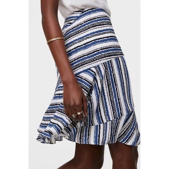 Ann Taylor Dresses & Skirts - ANN TAYLOR LOFT~White GEOMETRIC Zig Zag Fit N Flare Skirt~6